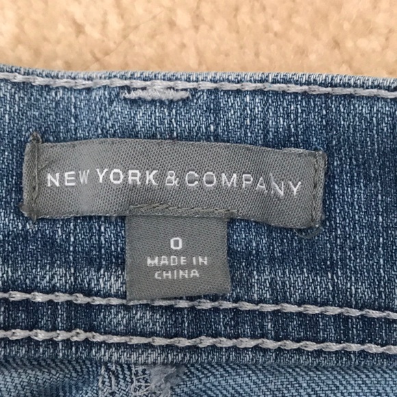New York & Company Front Pocket Denim Shorts - Picture 4 of 4